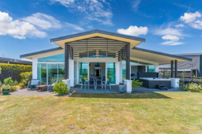 Whispering Waters - Lake Taupo Holiday Home